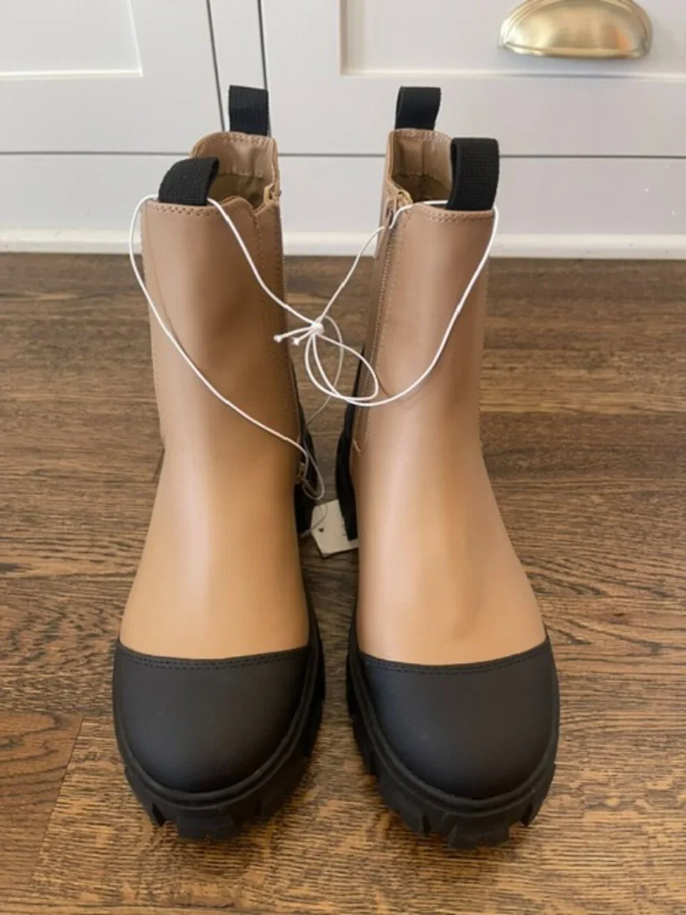 Universal Thread Devan Tan Black Water Repellent Lug Sole Chelsea Boots 8.5 NIB